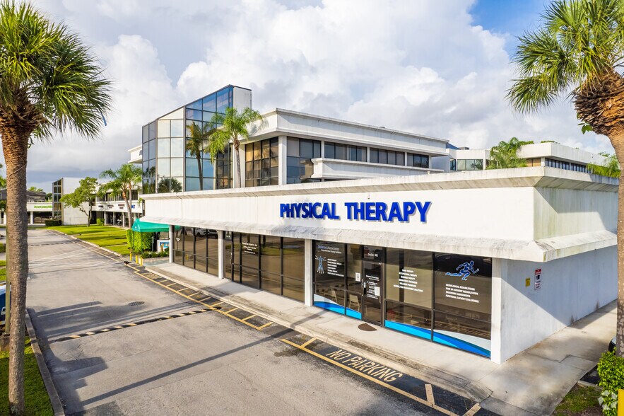 4801 S University Dr, Davie, FL à louer - Photo du bâtiment - Image 3 de 8