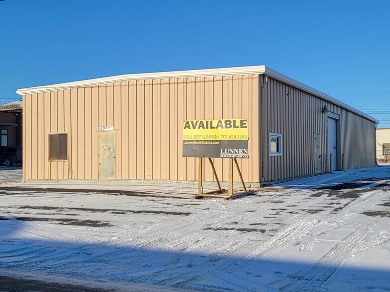 515 2nd St E, Williston, ND à louer - Photo du bâtiment - Image 2 de 11