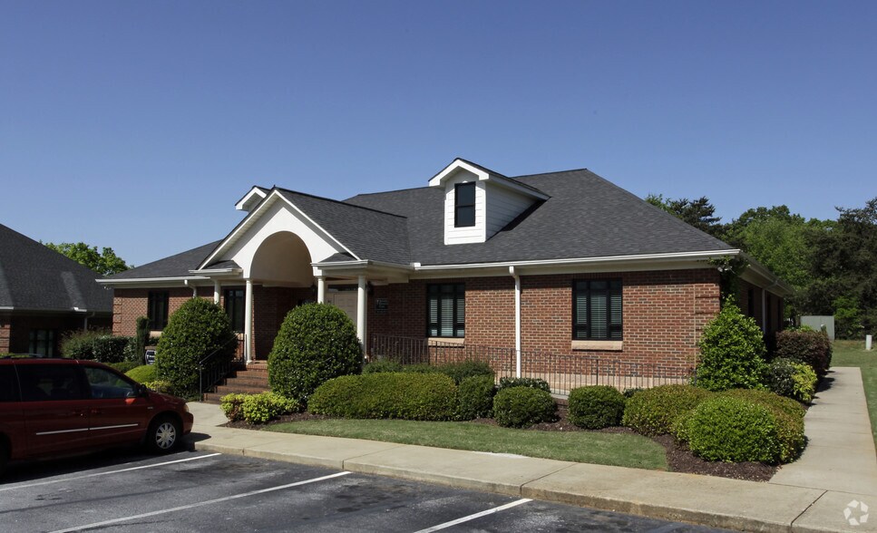 138 Milestone Way, Greenville, SC for lease - Building Photo - Image 1 of 2