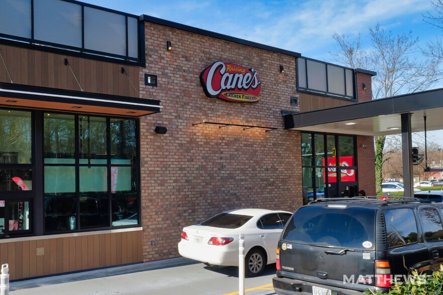 675 Lynnhaven Pky, Virginia Beach, VA à vendre - Photo du bâtiment - Image 2 de 8