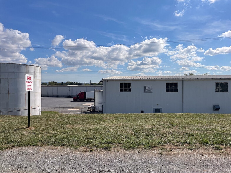 19224 Longmeadow Rd, Hagerstown, MD for sale - Building Photo - Image 2 of 15