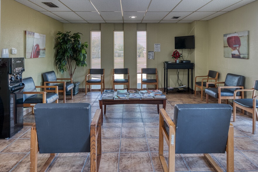 1011 E 7th St, Del Rio, TX à vendre - Photo intérieure - Image 3 de 43