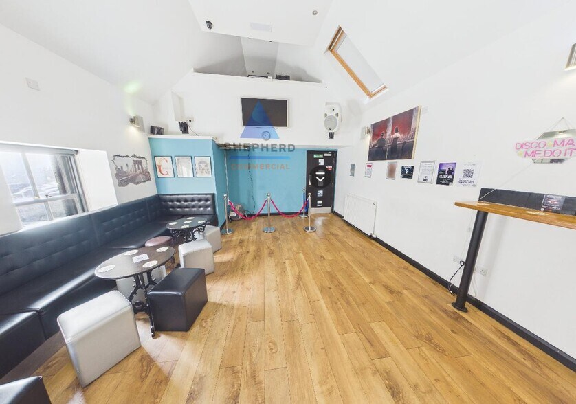 48 Market St, Montrose à vendre - Photo du bâtiment - Image 2 de 8