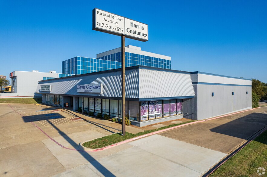 6785 Camp Bowie Blvd, Fort Worth, TX à louer - Photo du bâtiment - Image 1 de 2