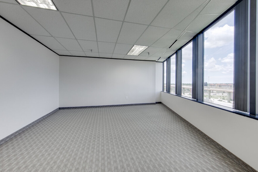 8360 Lyndon B Johnson Fwy, Dallas, TX for lease - Interior Photo - Image 2 of 9