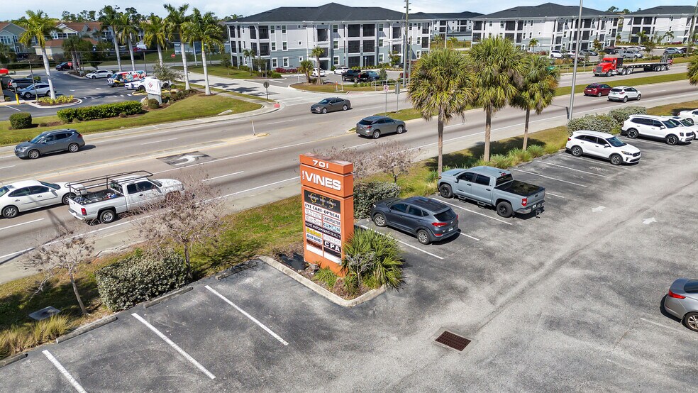 701 JC Center Ct, Port Charlotte, FL à vendre - Aérien - Image 2 de 30