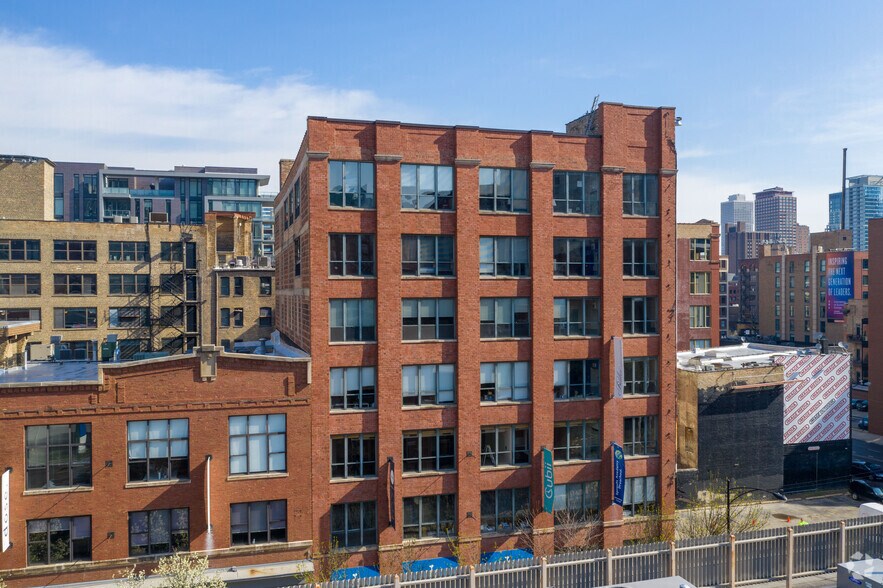 350 W Ontario St, Chicago, IL à louer - Photo du bâtiment - Image 3 de 4