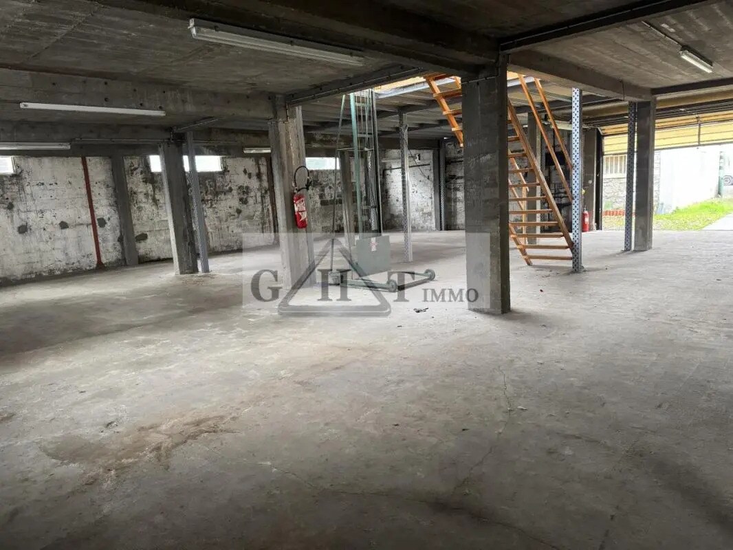 Industrial in Maisons-Alfort for sale Interior Photo- Image 1 of 3