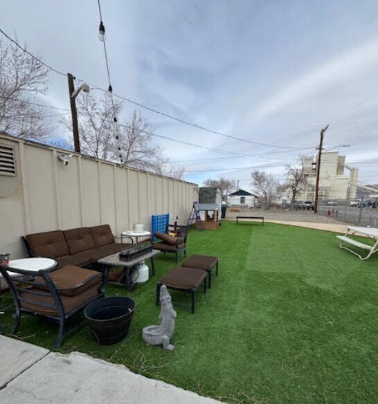 80 E Main St, Fernley, NV à vendre - Photo du bâtiment - Image 2 de 12