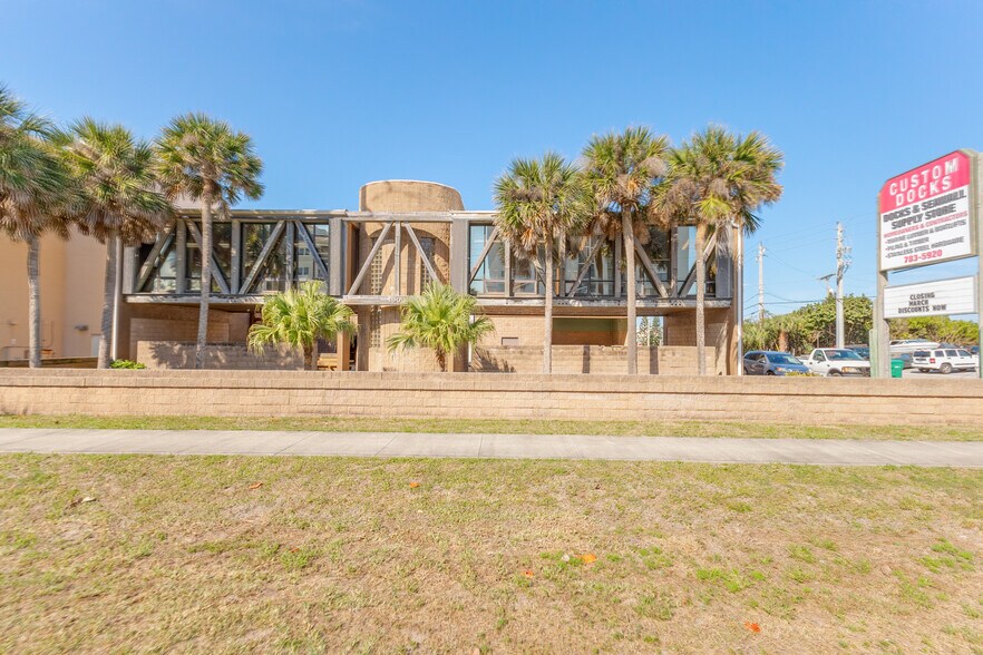 1900 S Atlantic Ave, Cocoa Beach, FL à vendre - Photo du bâtiment - Image 1 de 8