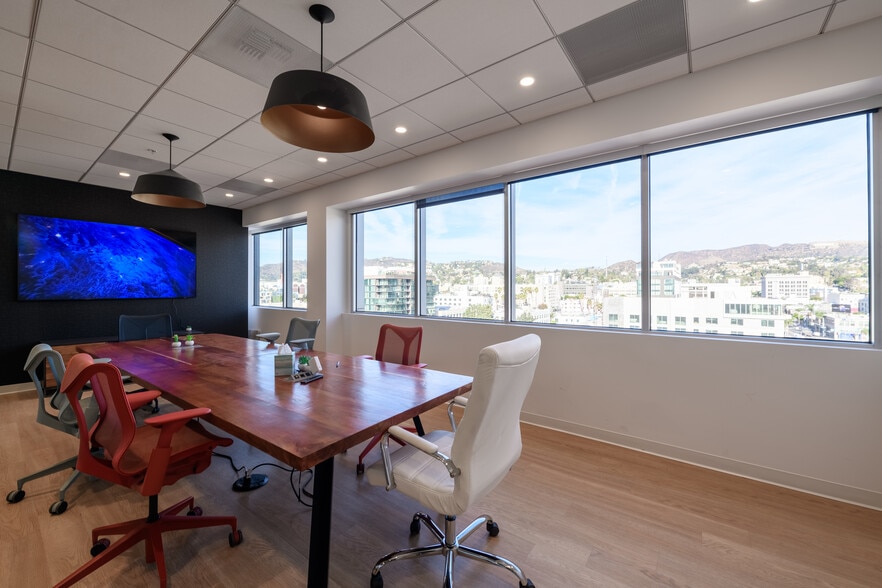 6430 W Sunset Blvd, Los Angeles, CA à louer - Photo intérieure - Image 2 de 17