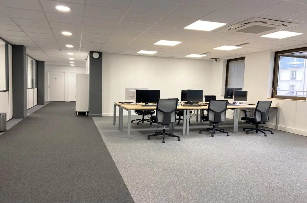 Office in Neuilly-sur-Seine for lease Building Photo- Image 1 of 10