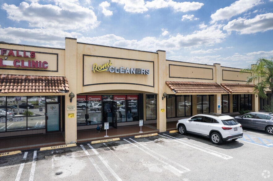 15315-15327 S Dixie Hwy, Palmetto Bay, FL for lease - Primary Photo - Image 3 of 4