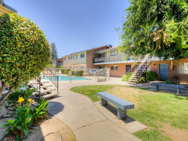 More details for 615 S Demaree St, Visalia, CA - Multifamily for Sale