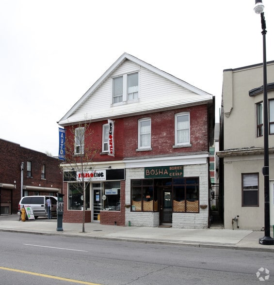 3331-3333 Dundas St, Toronto, ON à louer - Photo du bâtiment - Image 2 de 2