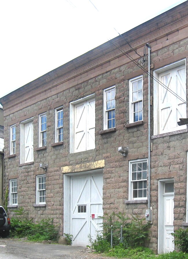 Plus de détails pour 705-707 Cherry Aly, Hudson, NY - Local d'activités à louer