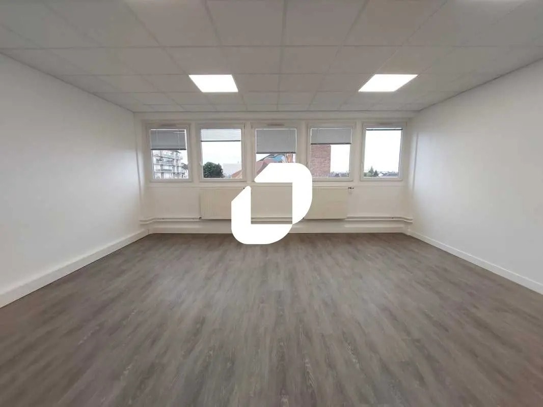 Office in Maurepas for lease Interior Photo- Image 1 of 8