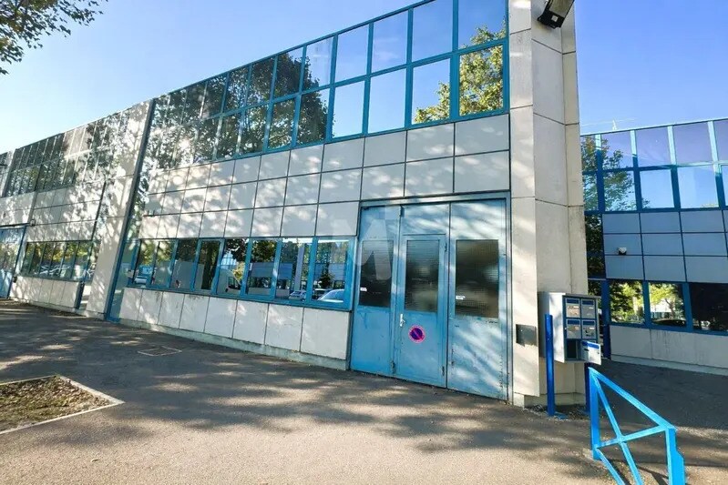 Flex in Fresnes for lease - Building Photo - Image 2 of 3