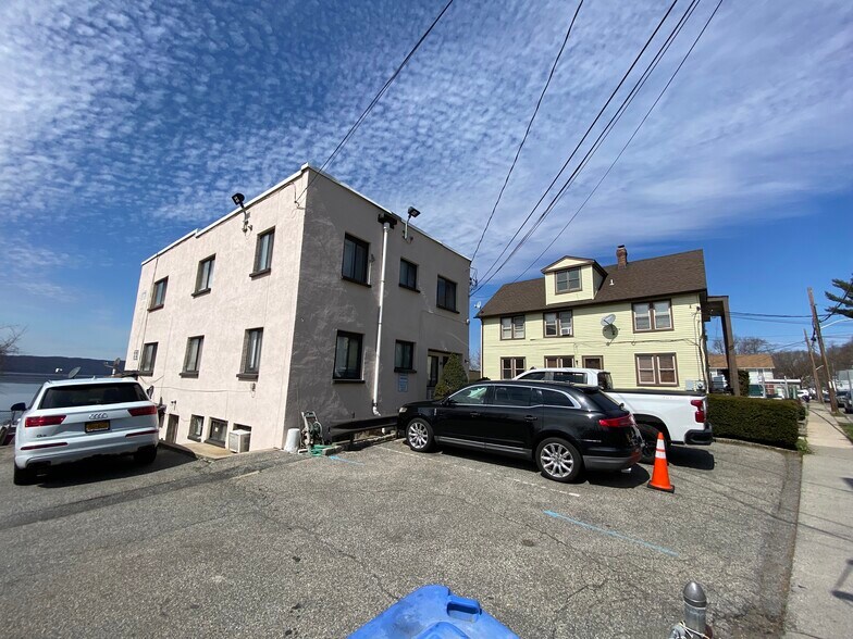 94 Hunter St, Ossining, NY à vendre - Photo du bâtiment - Image 2 de 8