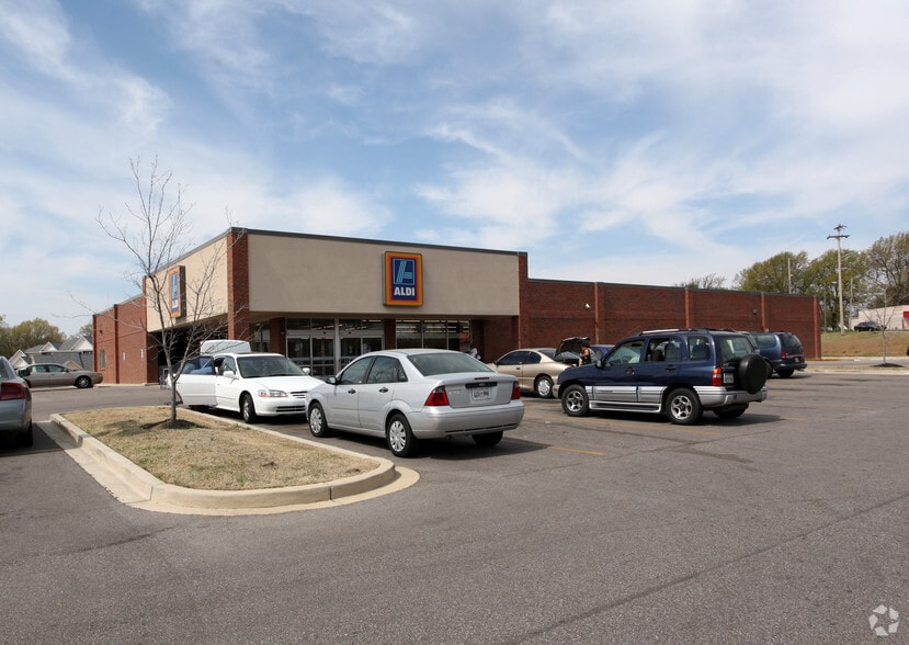 2877 Lamar Ave, Memphis, TN for sale - Primary Photo - Image 1 of 5