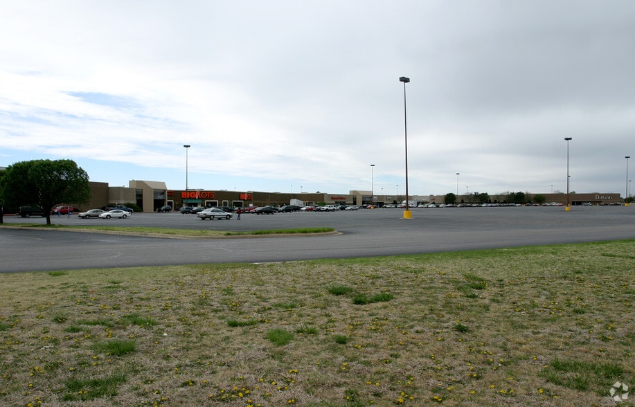 4125 W Owen K Garriott Rd, Enid, OK for lease - Primary Photo - Image 1 of 6