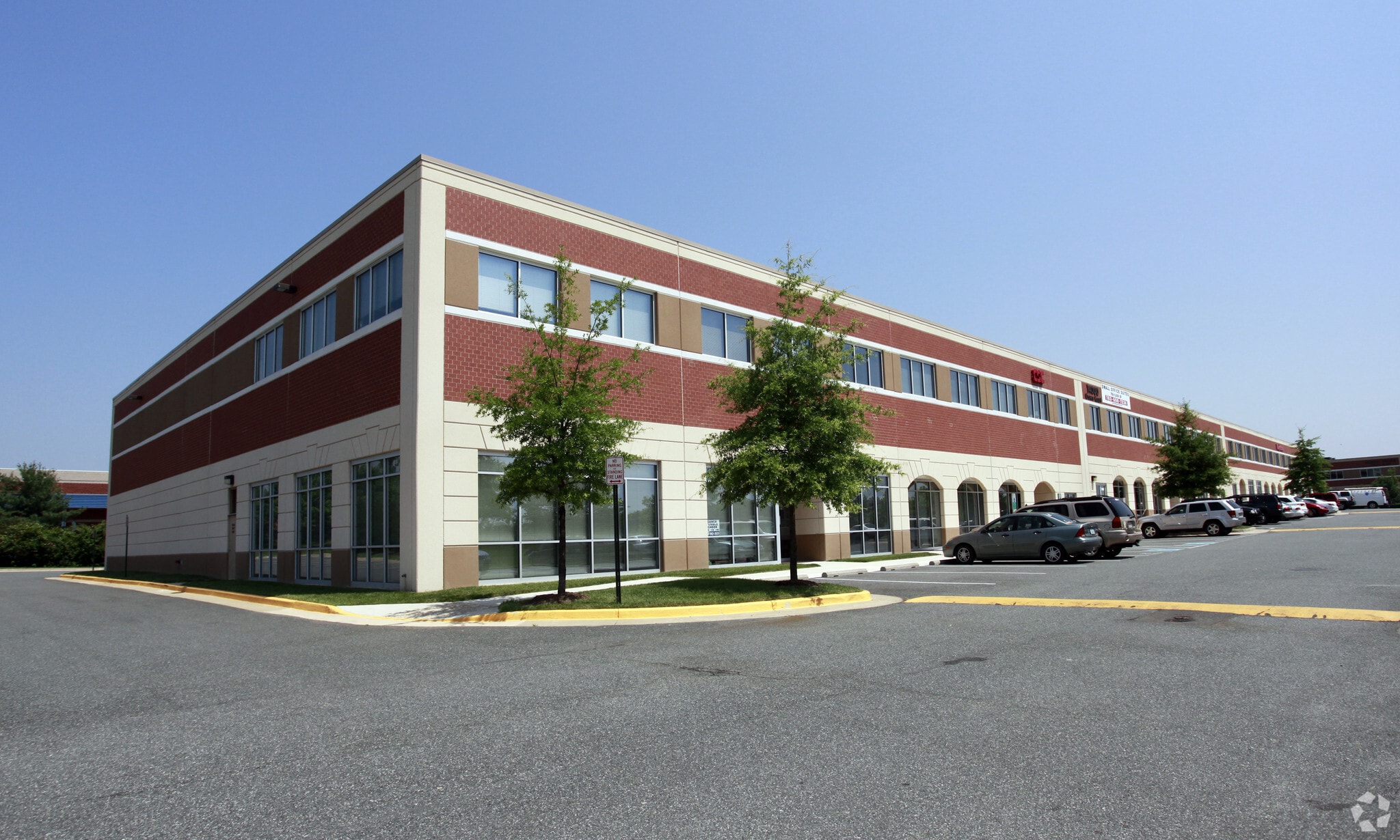 14000-14050 Crown Ct, Woodbridge, VA à louer Photo du bâtiment- Image 1 de 9