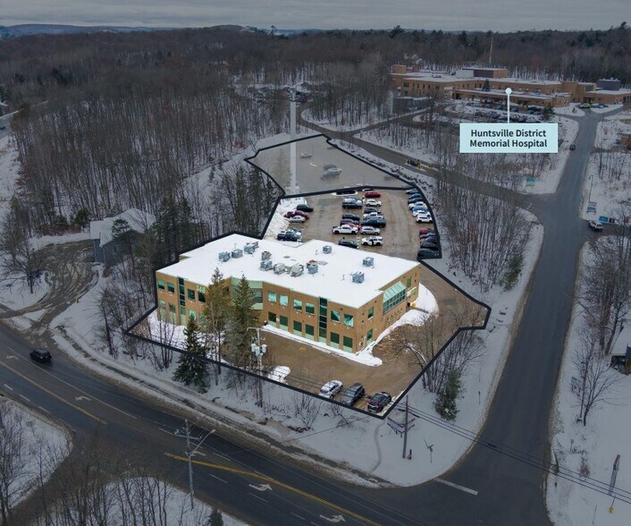 348 Muskoka Rd 3 N, Huntsville, ON à louer - Photo du bâtiment - Image 1 de 2