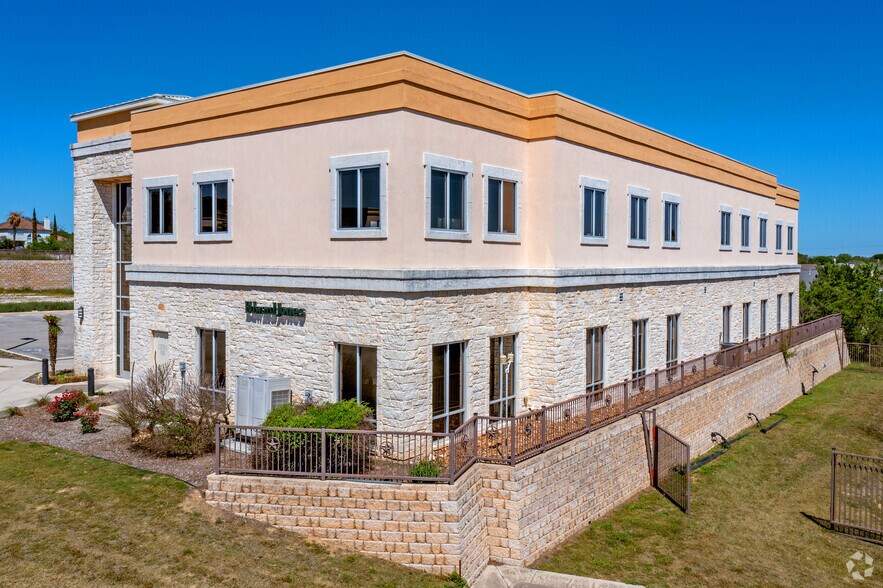 818 Knights Cross Dr, San Antonio, TX à louer - Photo du bâtiment - Image 3 de 19