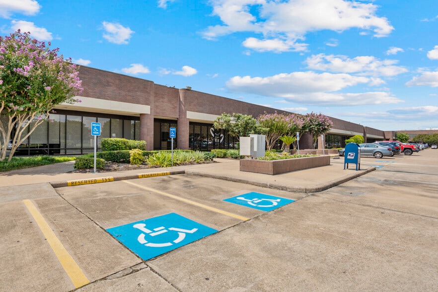 2525 W Bellfort St, Houston, TX for lease - Building Photo - Image 1 of 25