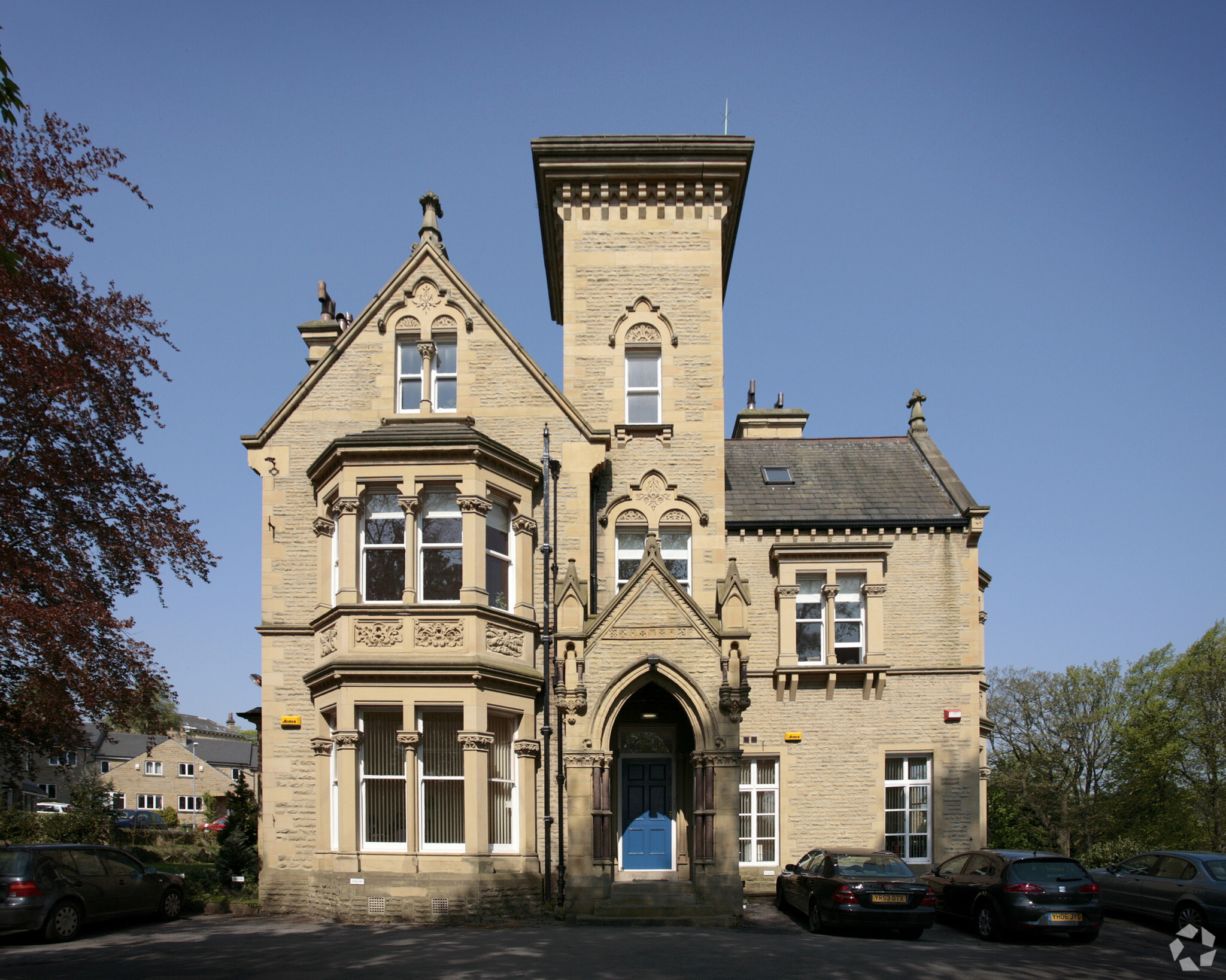 Queens Rd, Huddersfield à louer Photo du b timent- Image 1 de 3