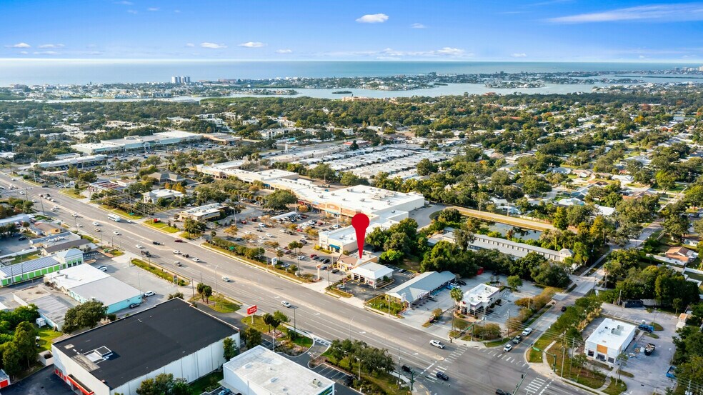 13785-13789 Walsingham Rd, Largo, FL à vendre - Photo du bâtiment - Image 2 de 5