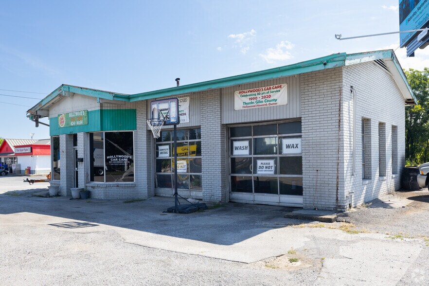 303 S 1st St, Pulaski, TN à vendre - Photo principale - Image 1 de 1