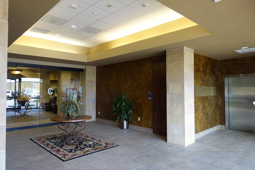 8811 FM 1960 Bypass Rd, Humble, TX for lease - Interior Photo - Image 2 of 2