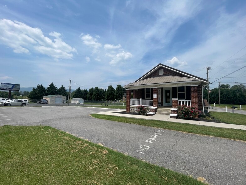 1032, 1040, 1048 Stayman Road portefeuille de 3 propriétés à vendre sur LoopNet.ca - Photo du bâtiment - Image 2 de 4