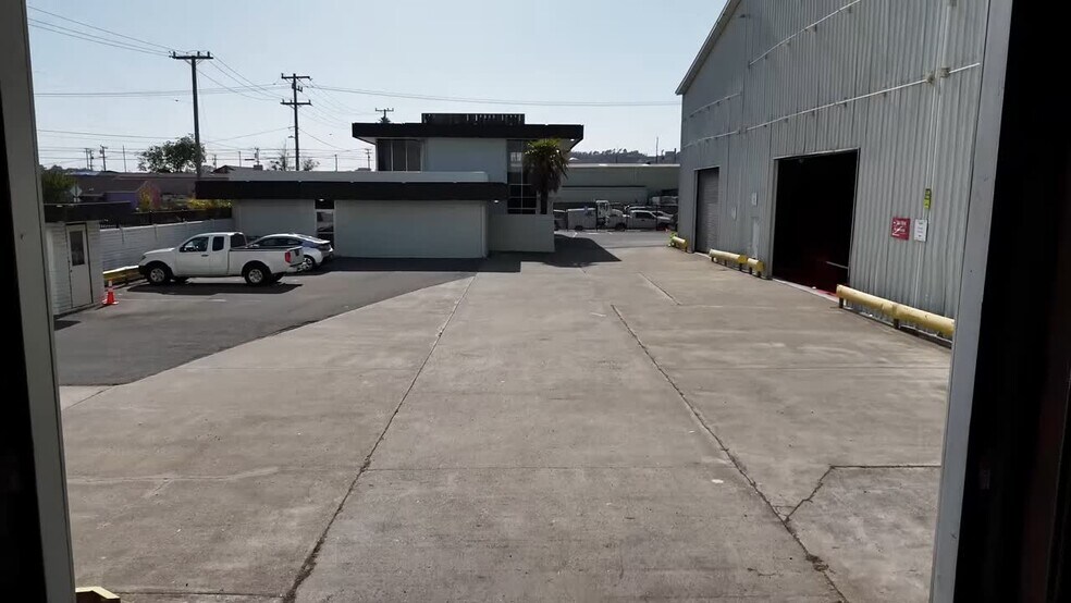 1 W Barrett Ave, Richmond, CA à louer - Vidéo sur l’inscription commerciale - Image 2 de 22