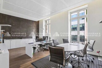 48 Rue La Pérouse, Paris for lease Interior Photo- Image 1 of 2