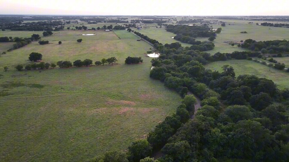11742 Dane Rd, Pilot Point, TX à vendre - Vidéo sur l’inscription commerciale - Image 2 de 28