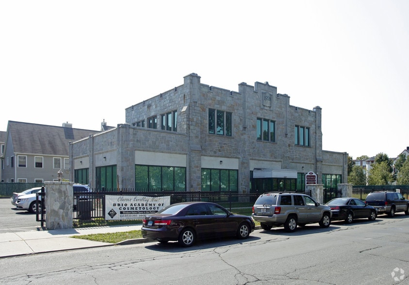1027 Fairfield Ave, Bridgeport, CT for sale - Building Photo - Image 2 of 23