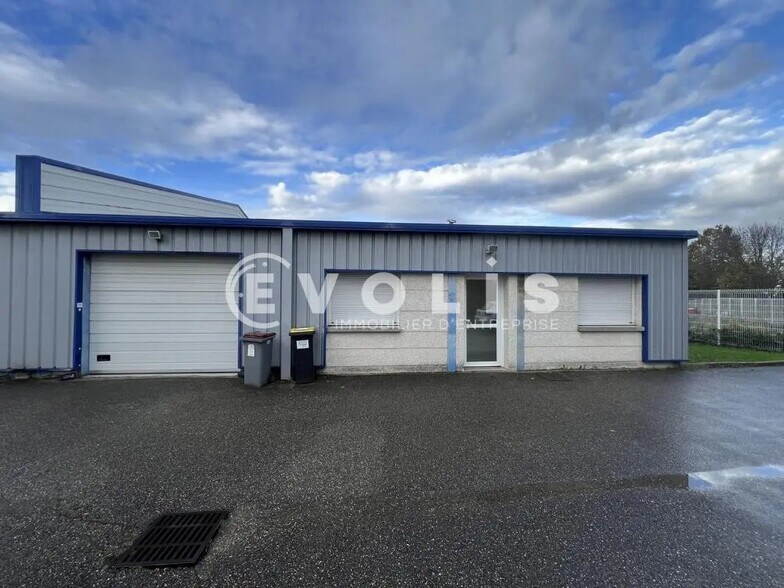 Bureau dans Colombier-Saugnieu à louer - Photo du bâtiment - Image 1 de 15