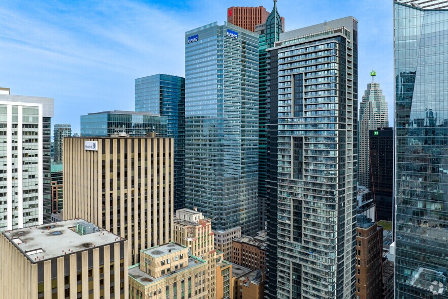 333 Bay St, Toronto, ON à louer - Photo du bâtiment - Image 1 de 5