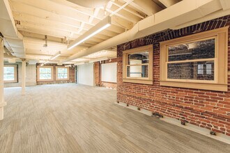 700 SW Taylor St, Portland, OR à louer Photo du bâtiment- Image 2 de 5