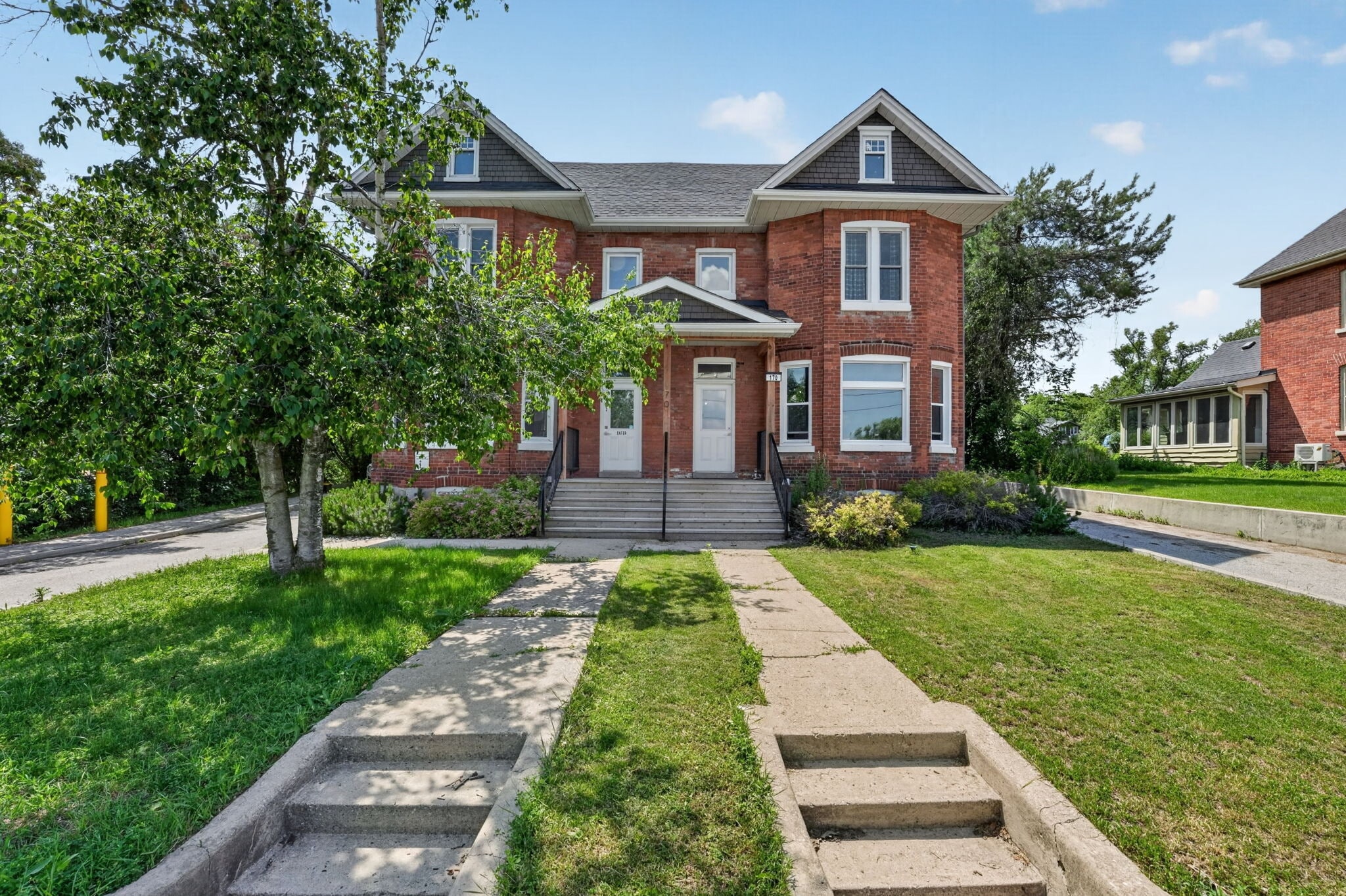 170 Bradford St, Barrie, ON à vendre Photo du bâtiment- Image 1 de 9