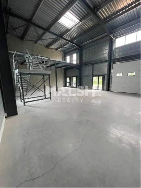 Flex in Bourgoin-Jallieu for lease Building Photo- Image 1 of 8