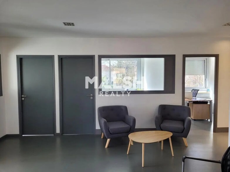 Office in Tassin-la-Demi-Lune for lease - Building Photo - Image 3 of 11