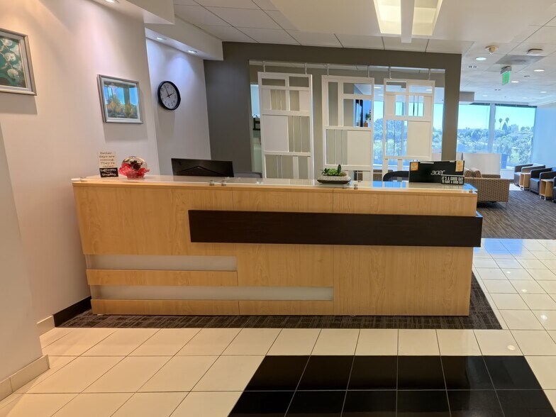 6080 Center Dr, Los Angeles, CA à louer - Photo du bâtiment - Image 2 de 14