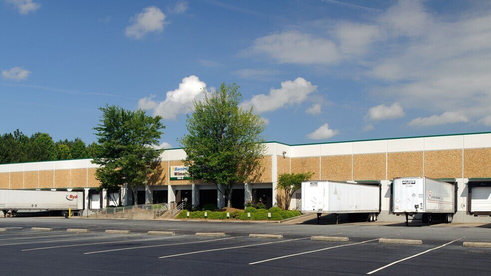 6875 Best Friend Rd, Doraville, GA à louer - Photo du bâtiment - Image 2 de 4