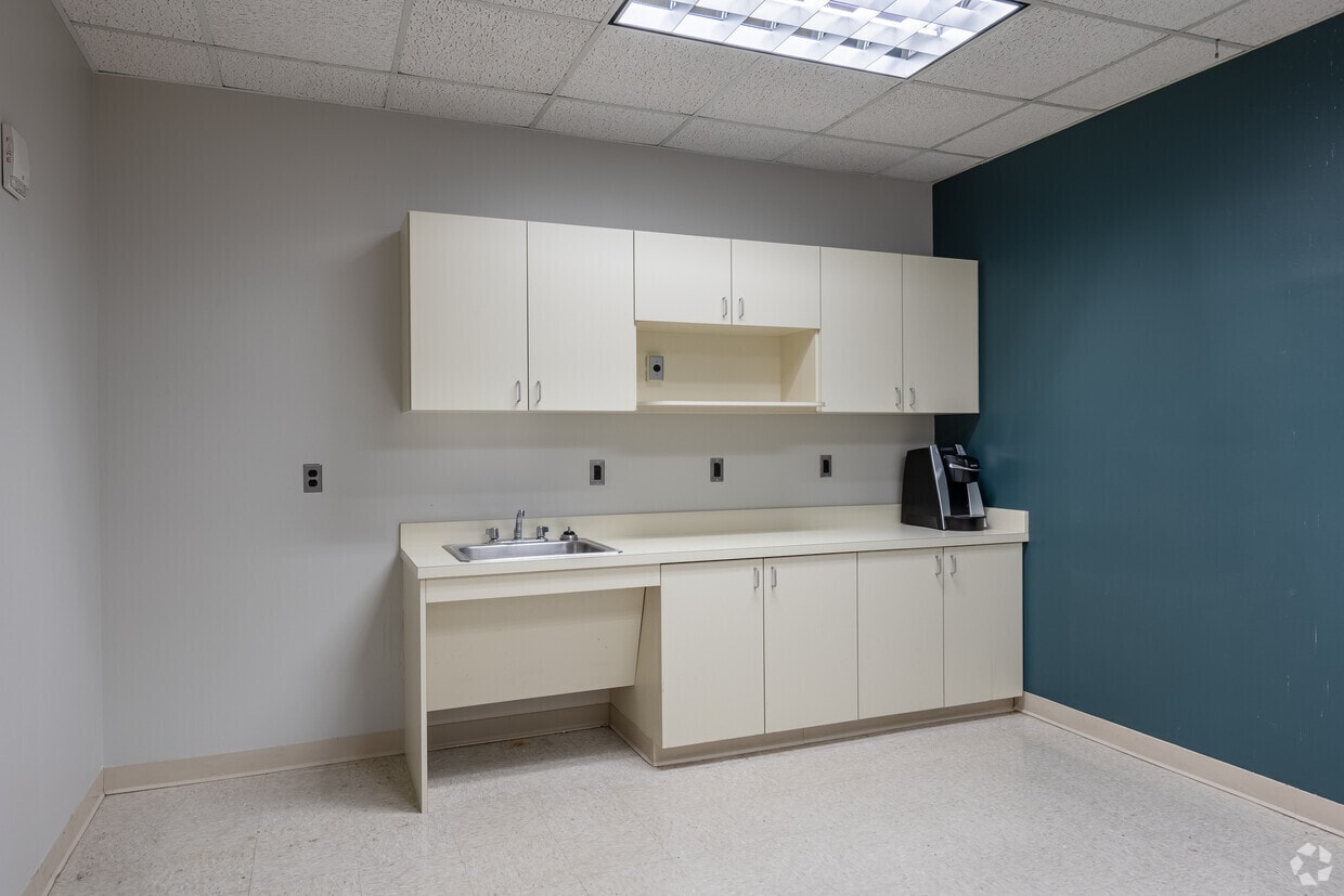 1 Blue Hill Plz, Pearl River, NY for lease Interior Photo- Image 1 of 7