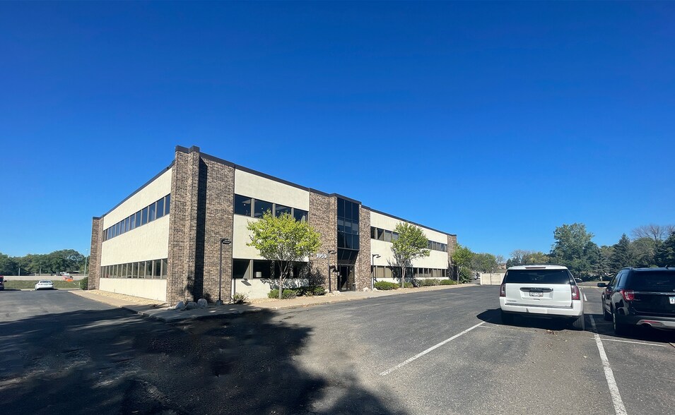 1959 Sloan Pl N, Maplewood, MN à louer - Photo du bâtiment - Image 3 de 18