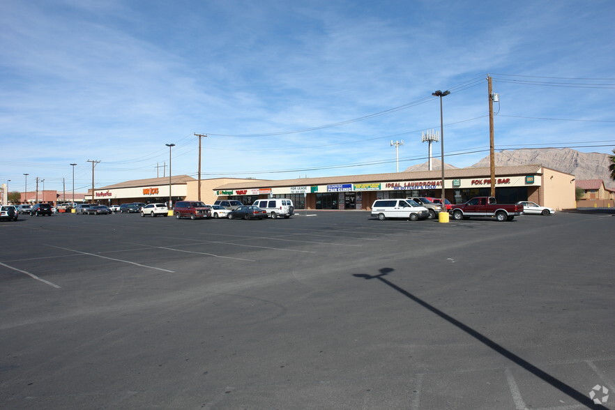 348-350 N Nellis Blvd, Las Vegas, NV à louer - Photo principale - Image 1 de 25