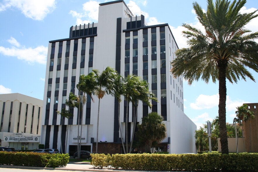 1920 E Hallandale Beach Blvd, Hallandale Beach, FL for lease - Building Photo - Image 3 of 15